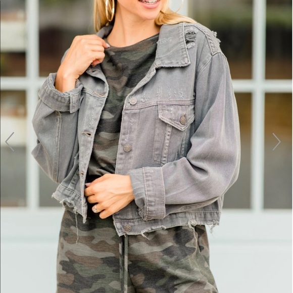 Distressed gray denim jacket Mint Julep Boutique - Picture 4 of 6